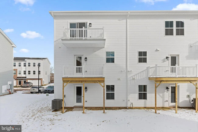 Building Photo - 92 Continental Wy