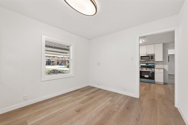 Building Photo - 815 Brooks Ave