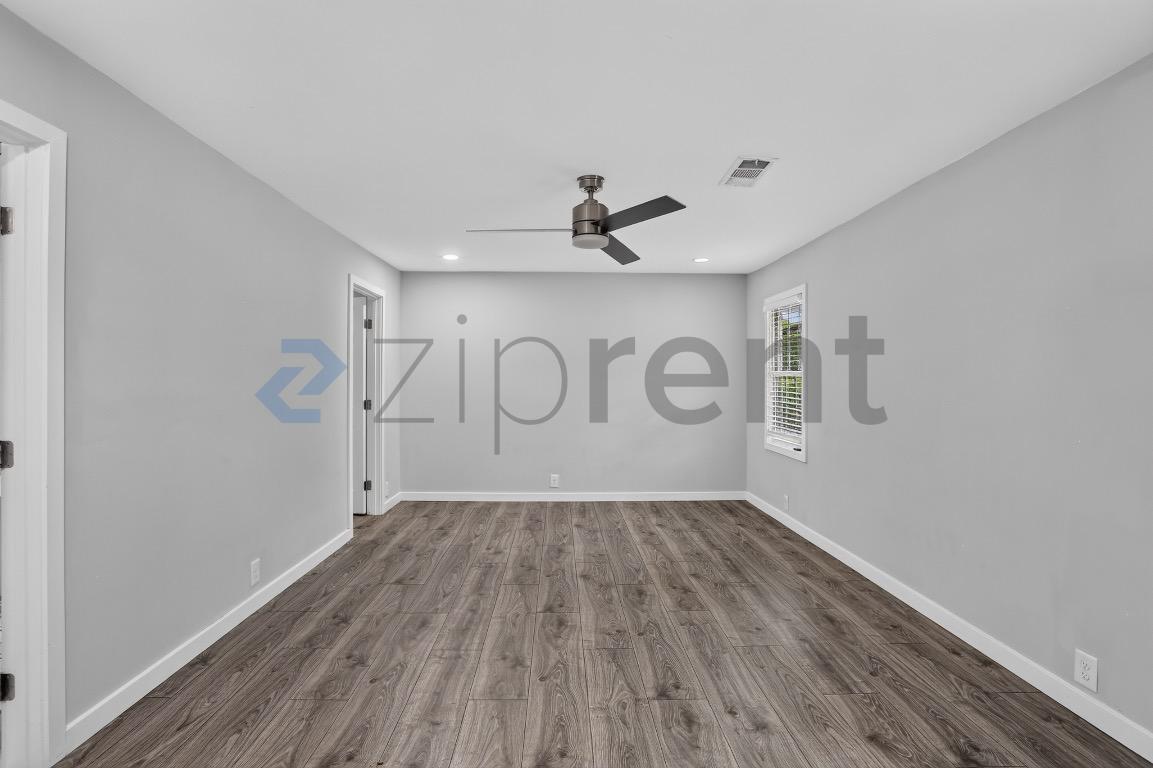 Building Photo - Unit