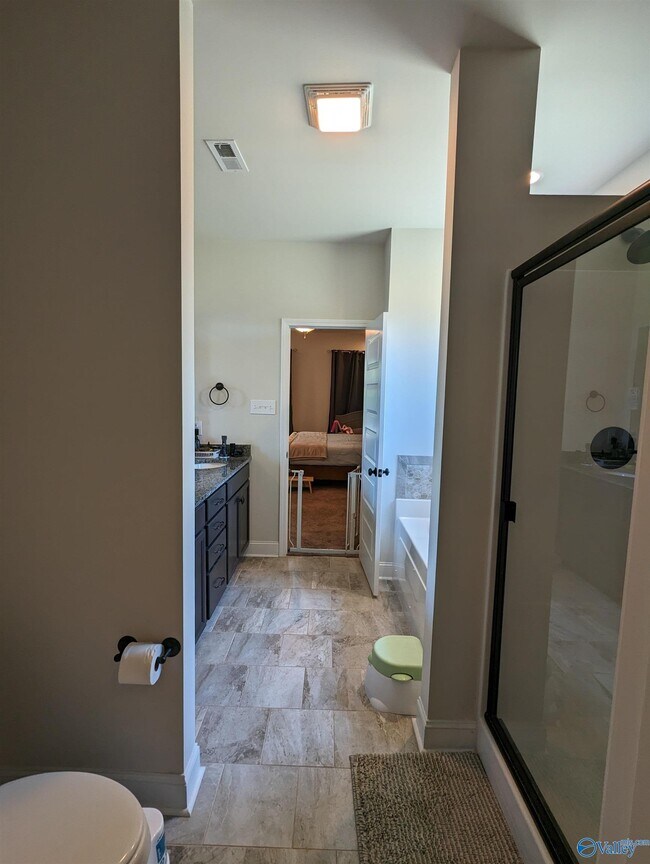 Building Photo - 152 Summer Pointe Ln