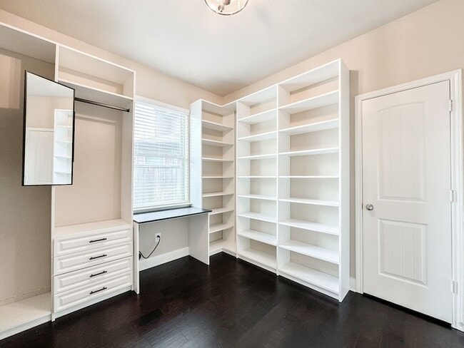 Building Photo - 10 Pilot Rock Pl