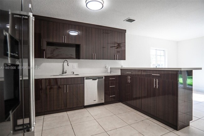 Building Photo - 15650 NW 39th Ct