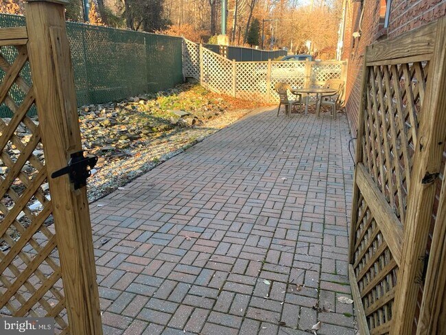 Building Photo - 512 Stidman Dr