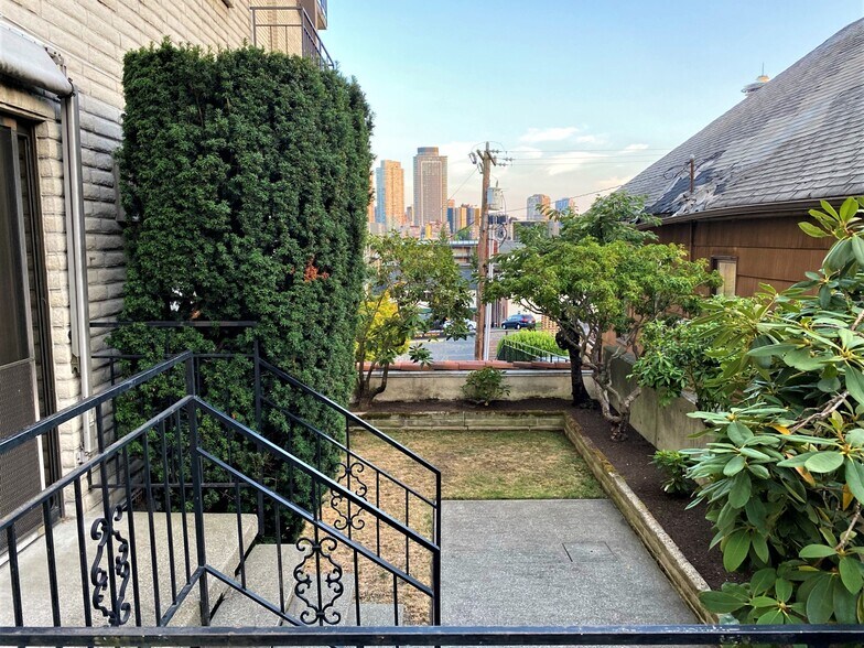 Skyline and Space Needle visible from yard. - 610 Aloha St