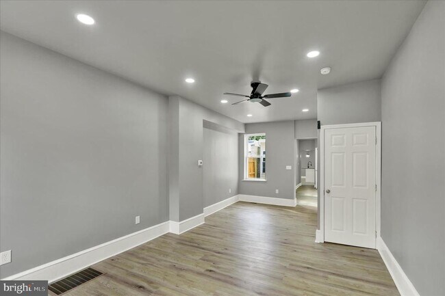 Building Photo - 734 Franklin St