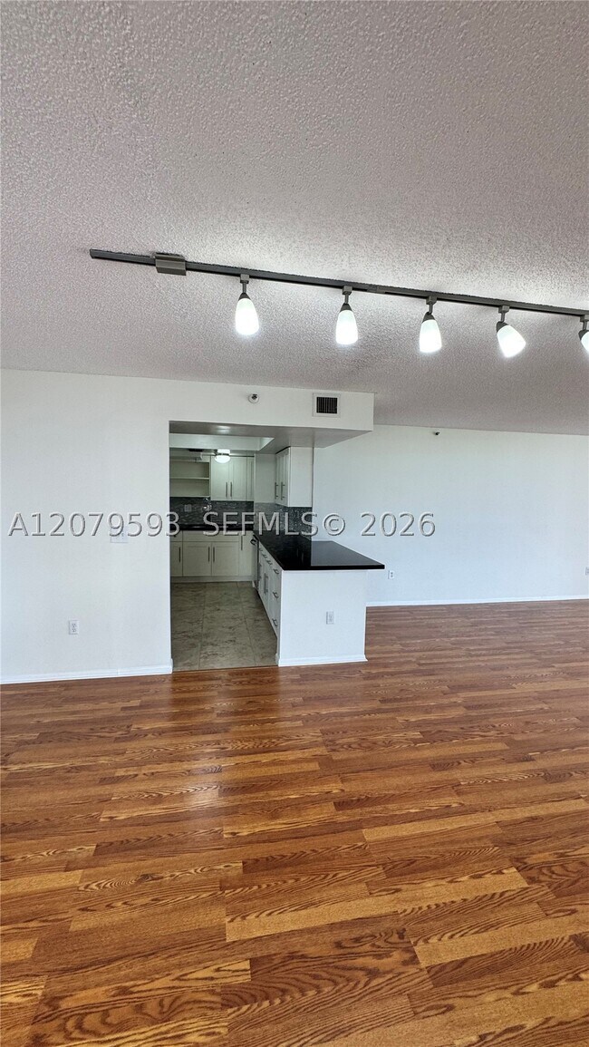 Building Photo - 720 Coral Wy