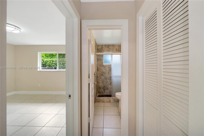 Building Photo - 592 NE 150th St