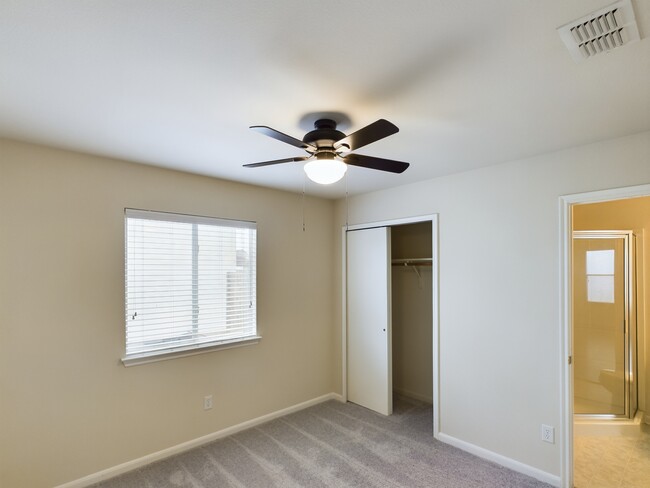 Building Photo - 15123 Meredith Ln