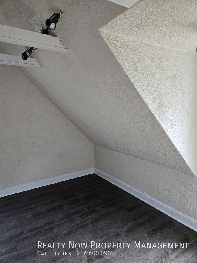 Building Photo - 2086 W 81st St