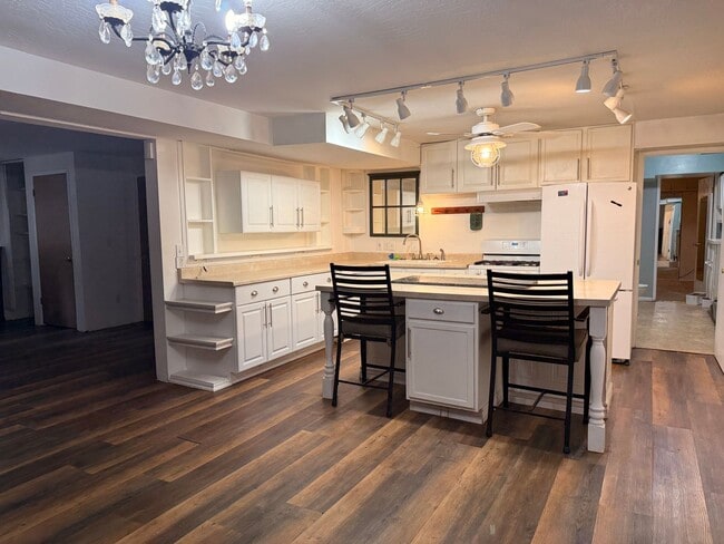 Building Photo - Great Post Falls Location!