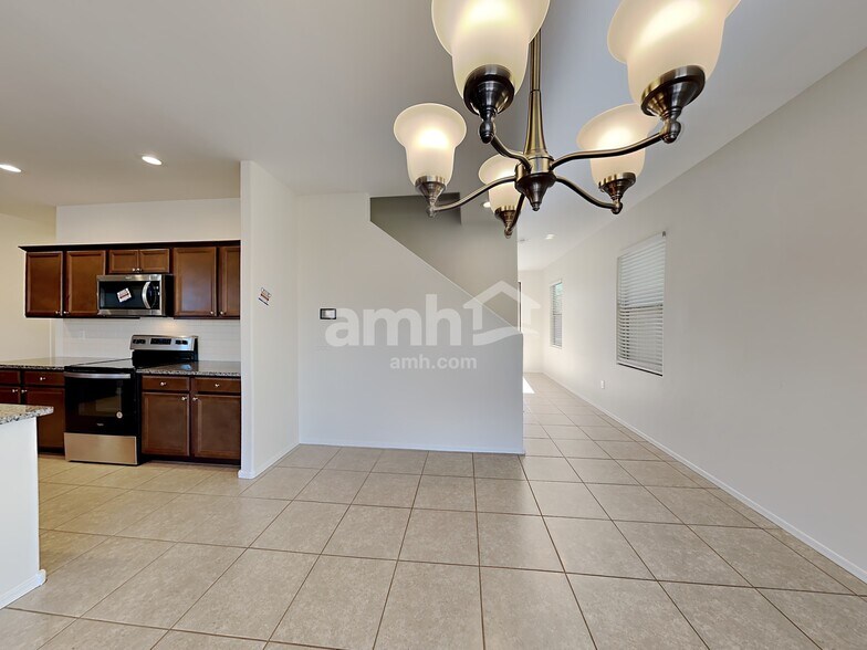 Building Photo - 699 N Nestled Hummingbird Ln E