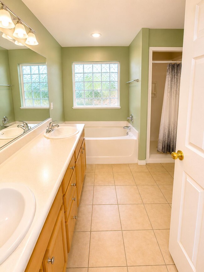 Building Photo - 4821 Acorn Dr
