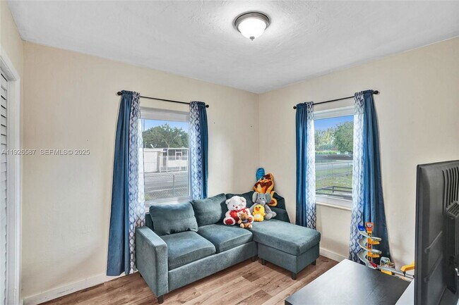 Building Photo - 1300 NW 87th St