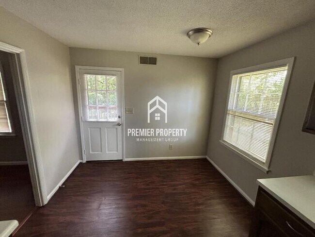 Building Photo - 135 Fox Hill Ct