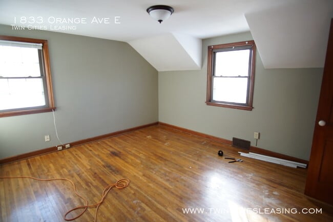 Building Photo - Freshly updated 2 bedroom 1 bath