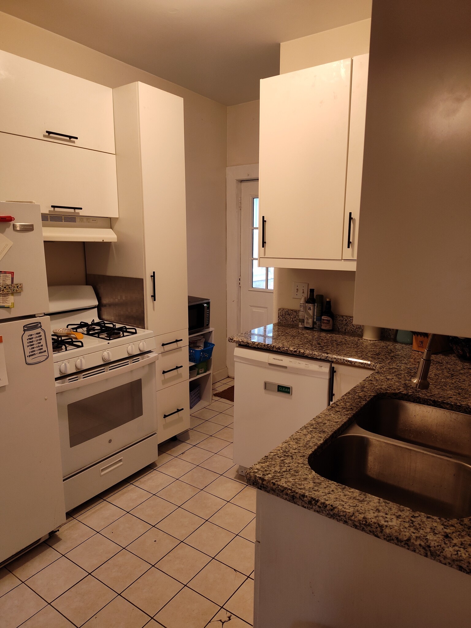 kitchen - 3918 Commonwealth St