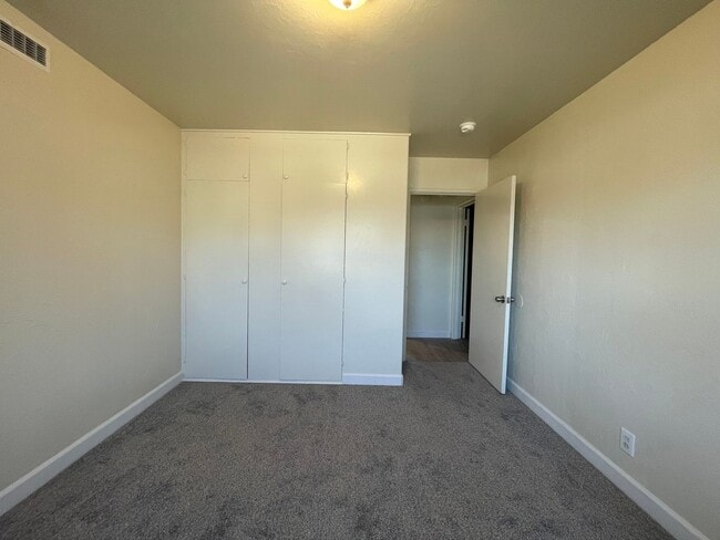 Building Photo - 125 N Elm Ave
