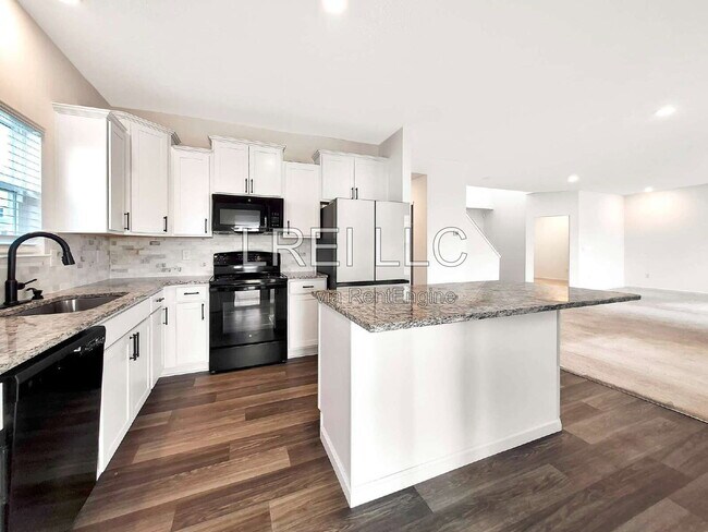 Building Photo - 8810 Warbler Br Wy