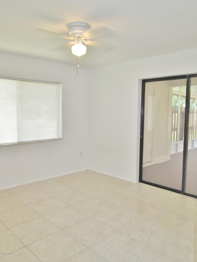 Building Photo - 3261 Beach View Way