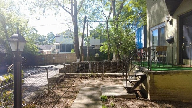 Building Photo - 411 10th St NE