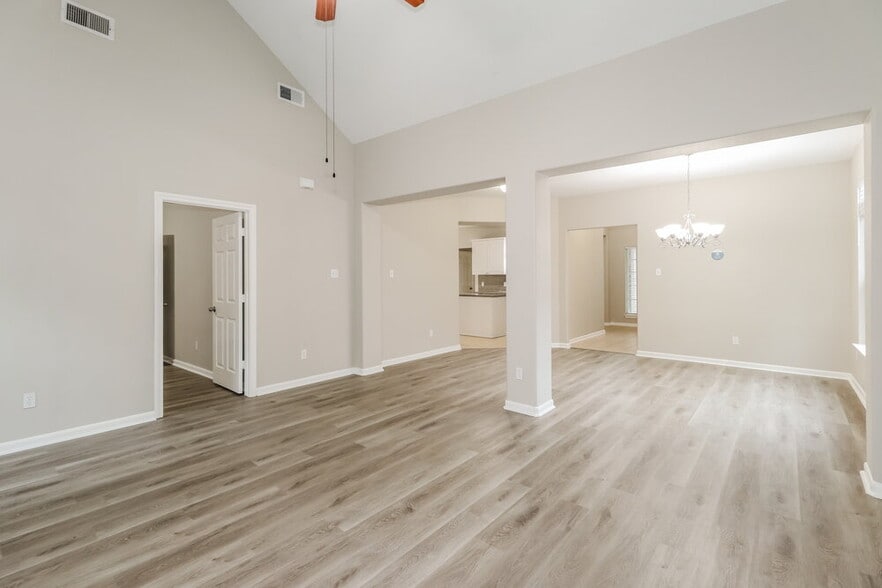Building Photo - 999 Arbor Way