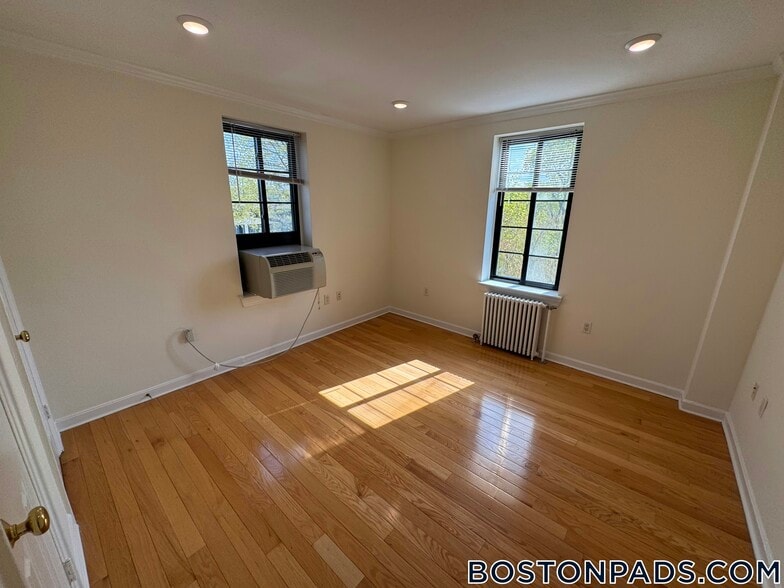 Building Photo - 60 Brattle St