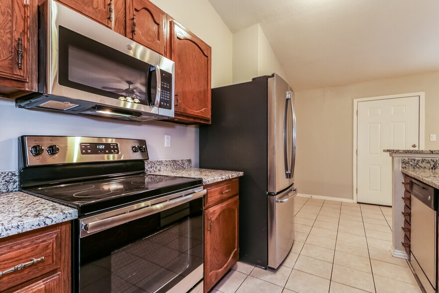 Building Photo - 6615 Springfield Dr
