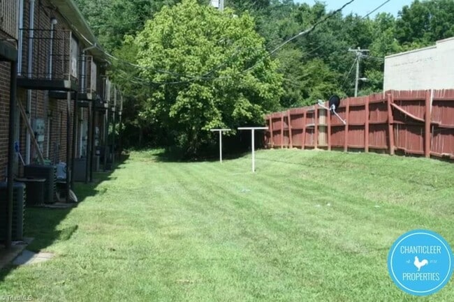 Building Photo - 115 Florence St