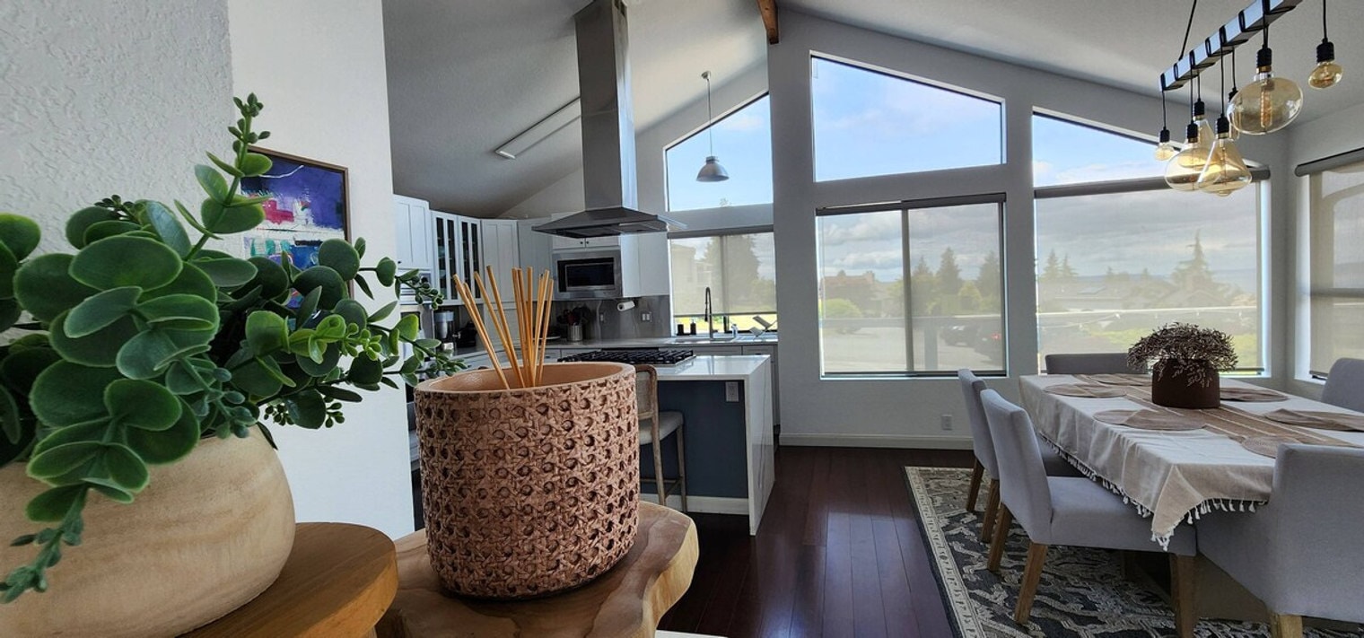 Building Photo - 5111 23rd Ave W