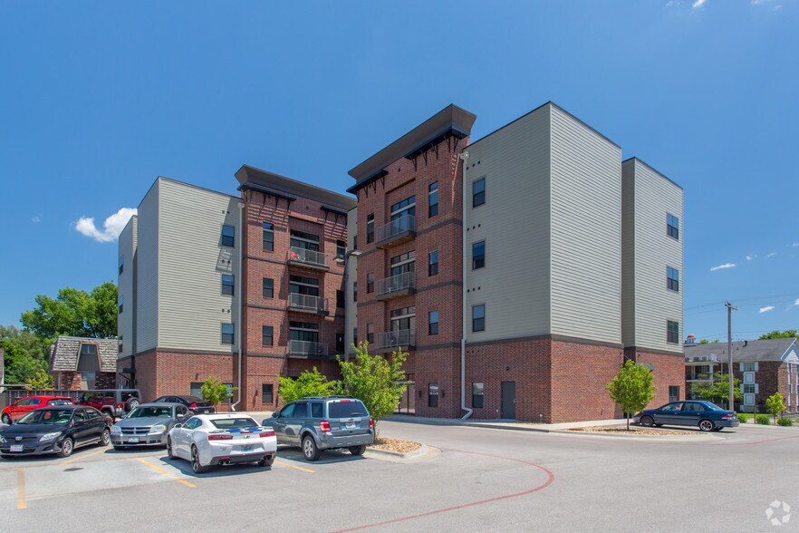 Building Photo - East Cherry Flats