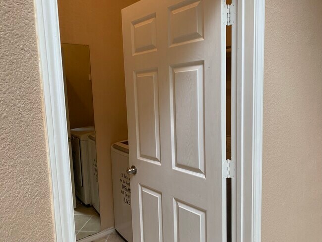 Building Photo - 2031 Trail Gln