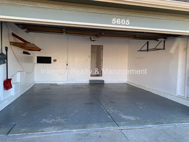 Building Photo - 5605 E Prescott Ave