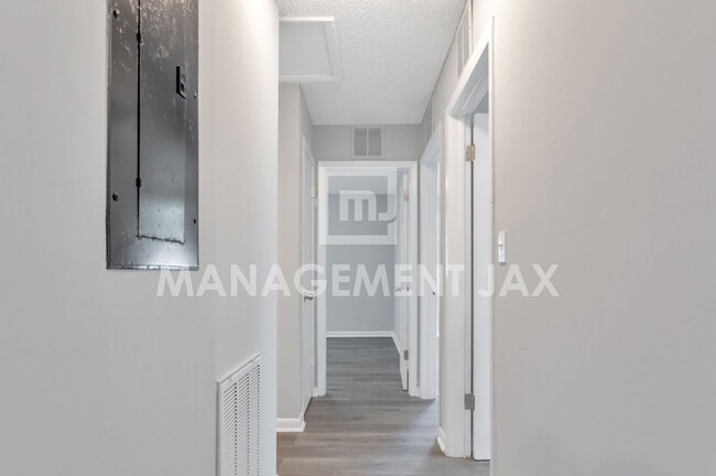 Building Photo - 1417 W 23rd St