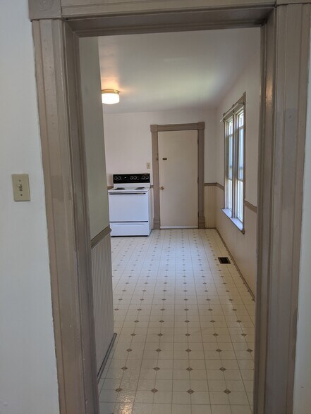 Building Photo - 112 S Hecla St