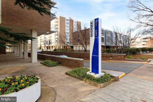 Building Photo - 1435 4th St SW