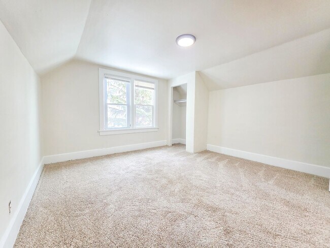 Building Photo - 1020-1022 Smith St