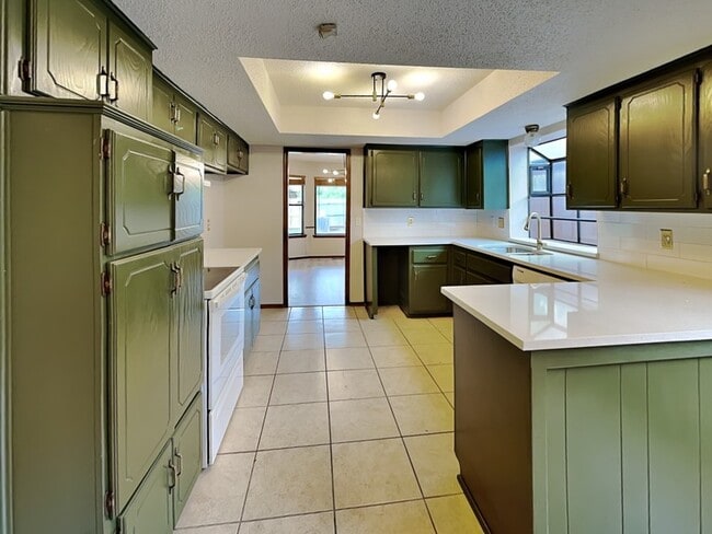 Building Photo - 2200 Sandy Creek Trail