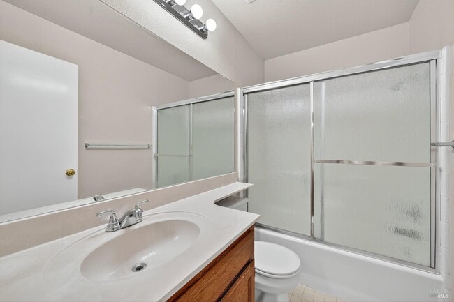 Building Photo - 206 Bridgewater Cir
