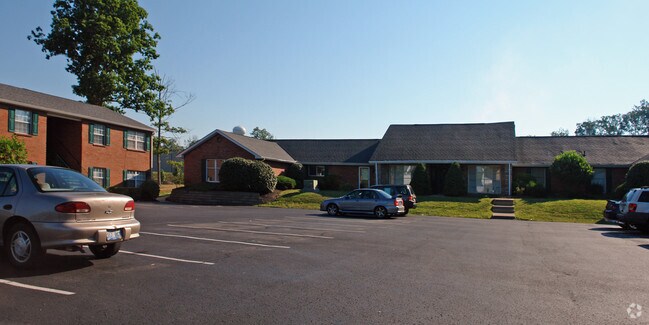 Building Photo - Woodland Trace