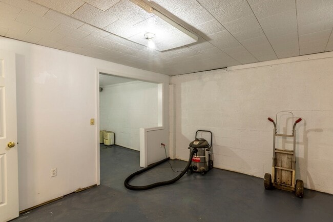 Building Photo - 223 Stribling Ave