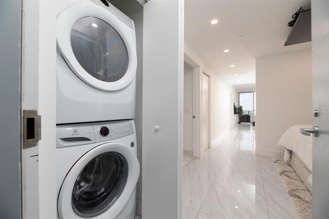 Building Photo - 16385 Biscayne Blvd