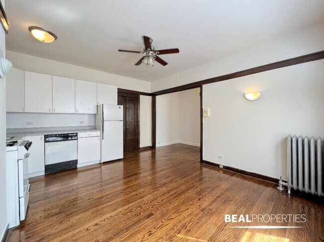 Building Photo - 0 bedroom in CHICAGO IL 60613