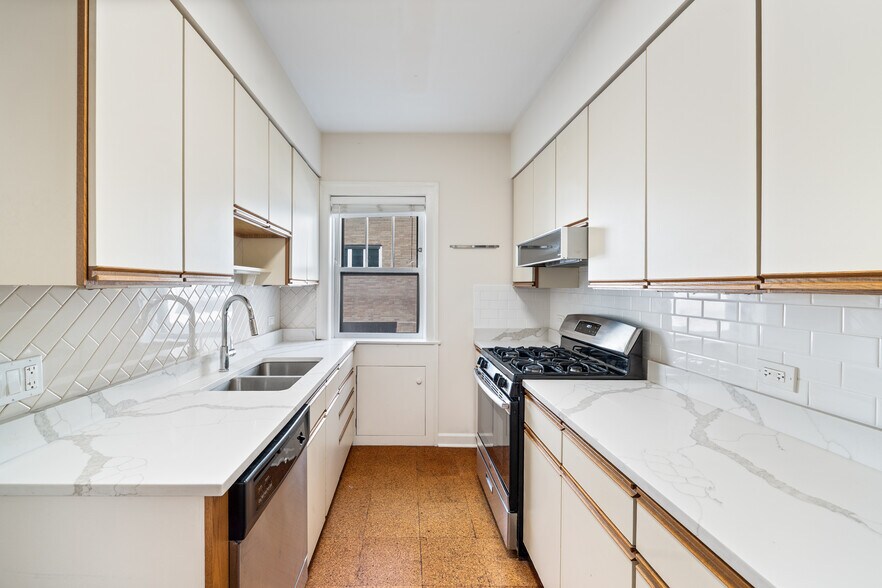 Building Photo - 721 Foster St