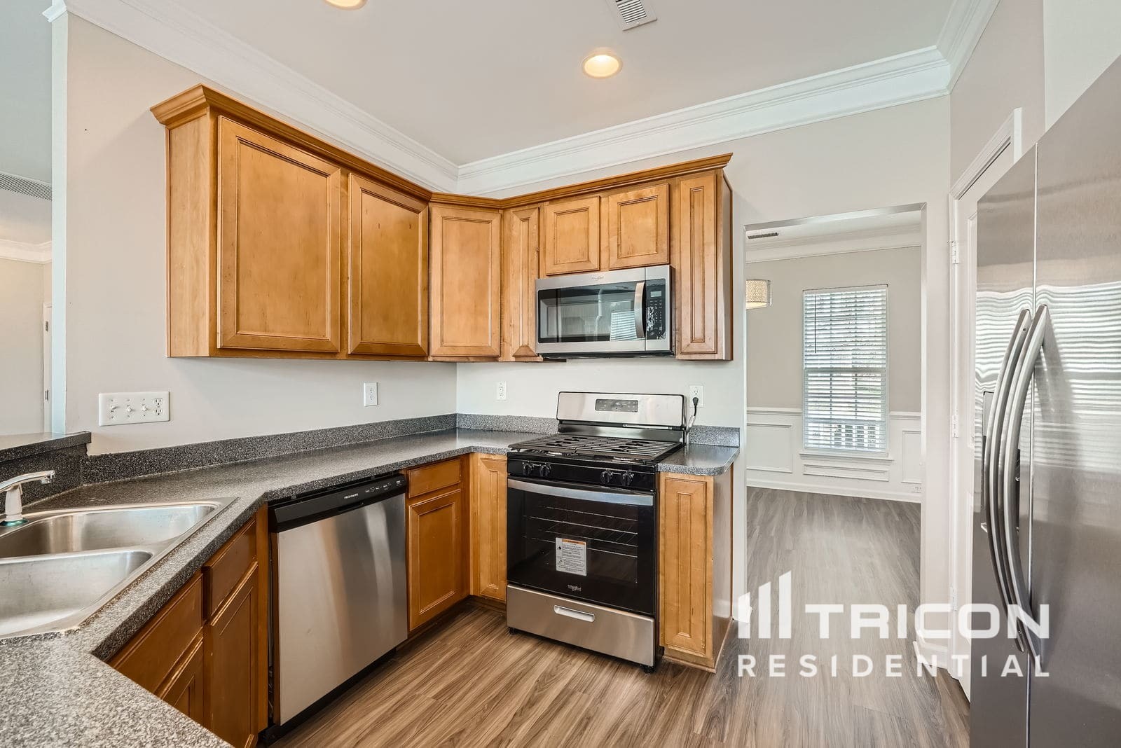 Building Photo - 12733 Oakton Hunt Dr