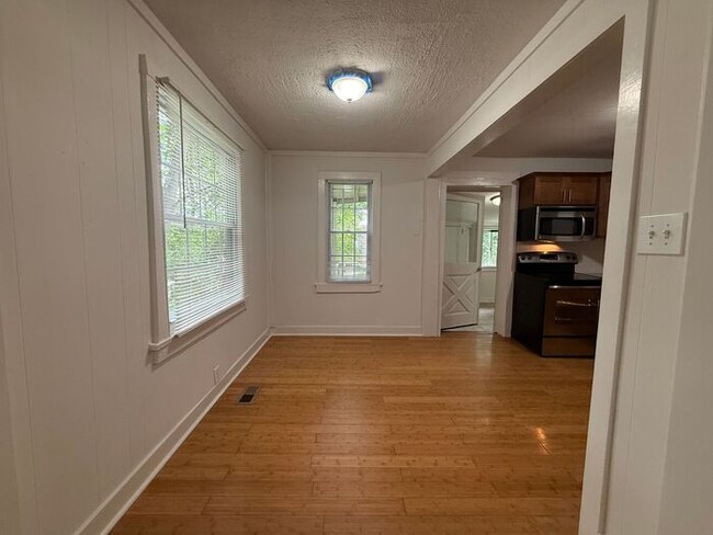 Building Photo - For Rent - Charming 3 Bedroom House in Eas...