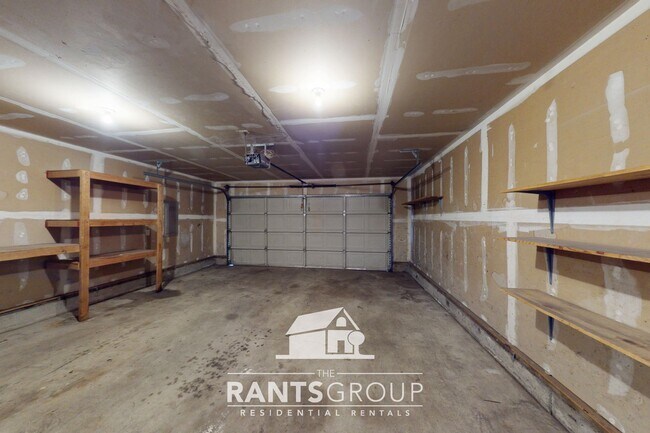 Building Photo - 832R