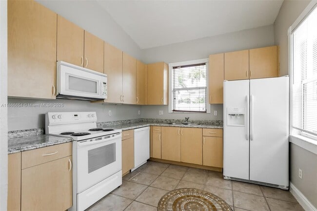 Building Photo - 1695 NE 37th Pl