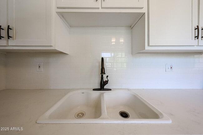 Building Photo - 4635 N 11th Pl