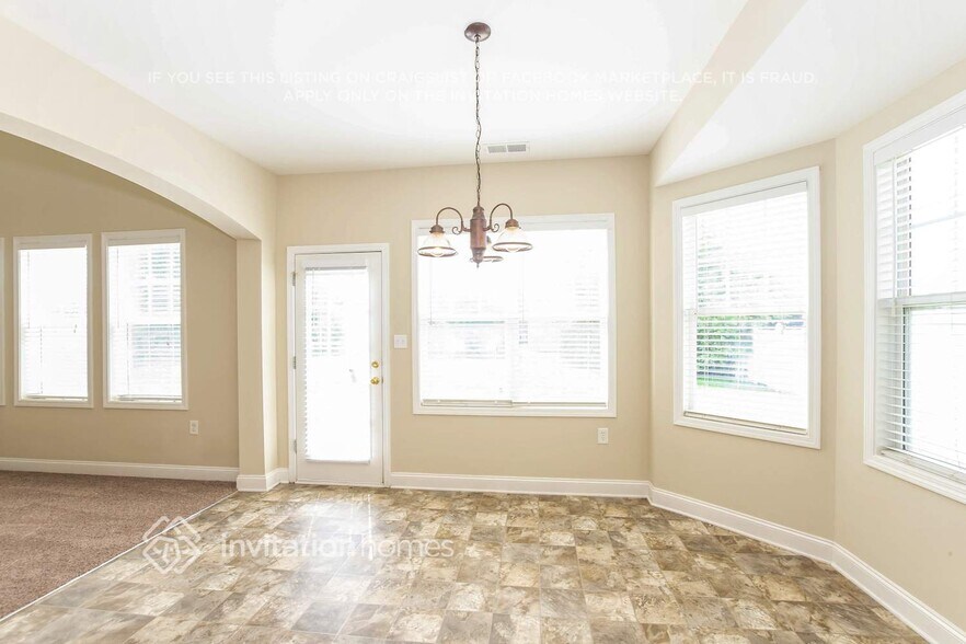 Building Photo - 9011 Magna Ln
