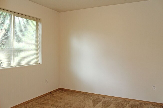 Building Photo - 1971 SE 122nd Ave